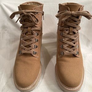 Dolce Vita Lug Sole Hiking Combat Boot Tan- Size 8 pre-owned excellent condition